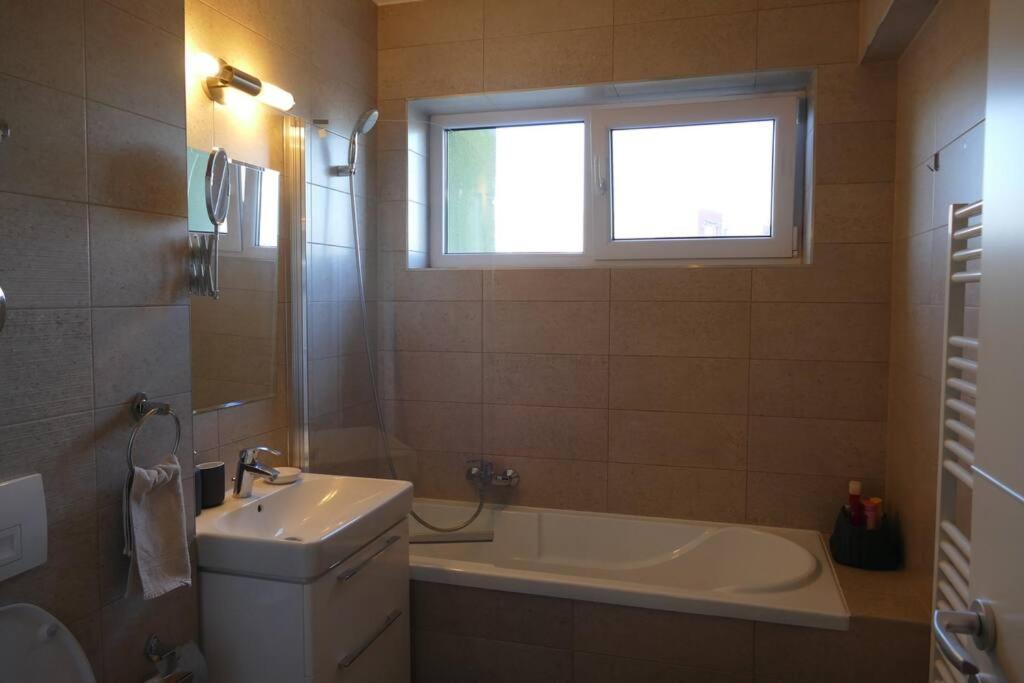 Apartament In Cartier Avantgarden Cu Semineu! Brasov Bagian luar foto