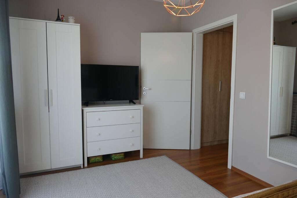 Apartament In Cartier Avantgarden Cu Semineu! Brasov Bagian luar foto